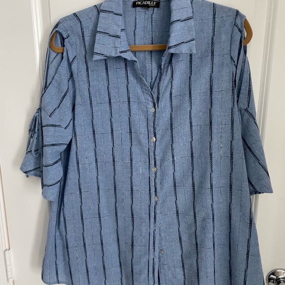 Piccadilly of Canada, cotton blend, peek-a-boo shoulder top - Picture 1 of 3